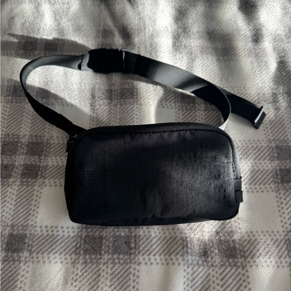 Lululemon Mini Belt Bag